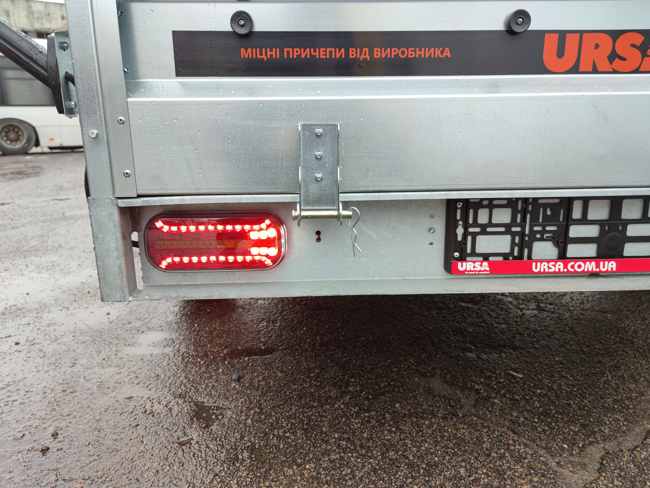 Заміна лампових фонарів причепа на світлодіодні Fristom ft 230