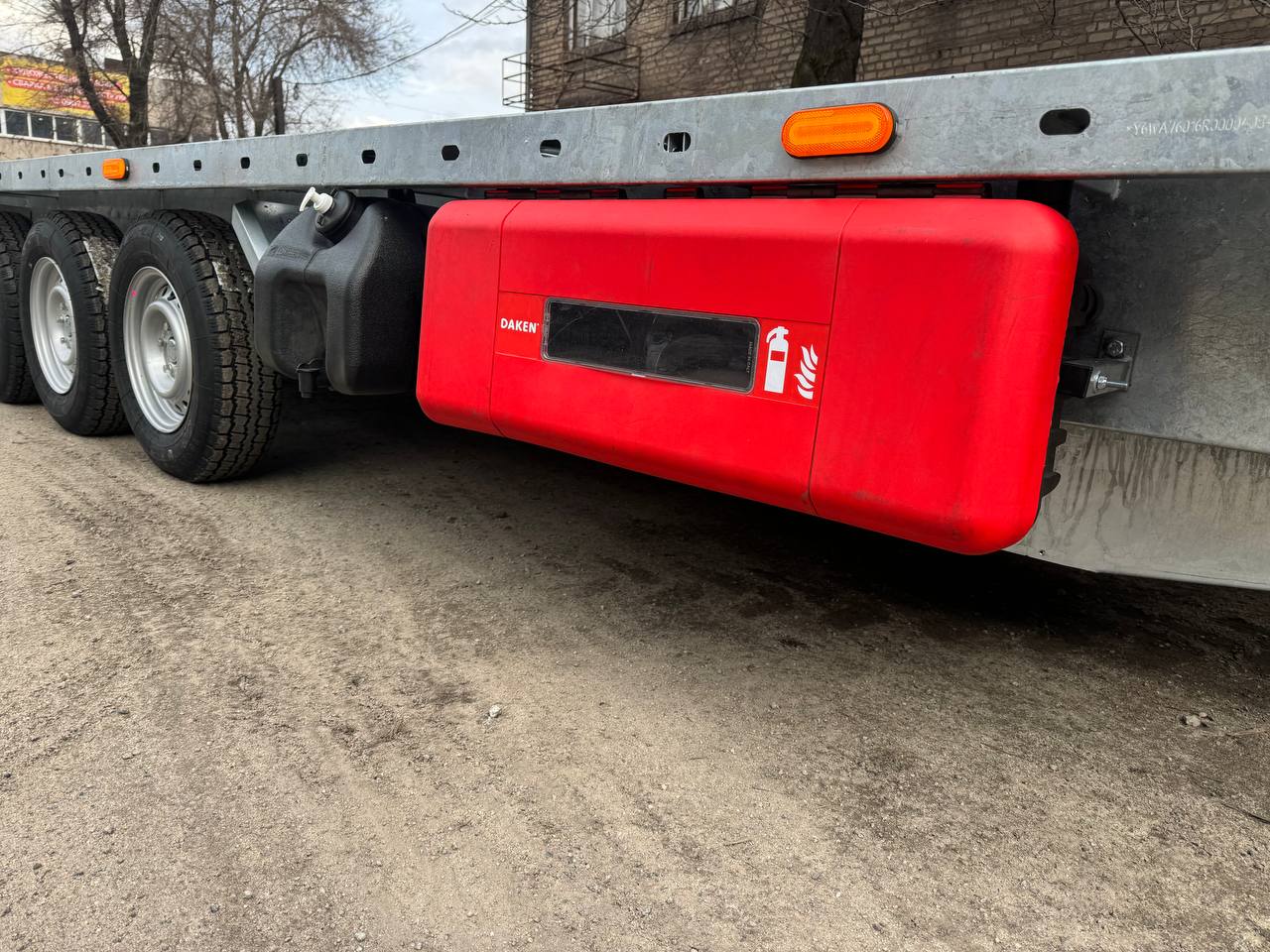 Причіп для перевезення авто, Евакуатор. 3 вісі! 6000х2100 2700кг (Транспортер Авто А76016)